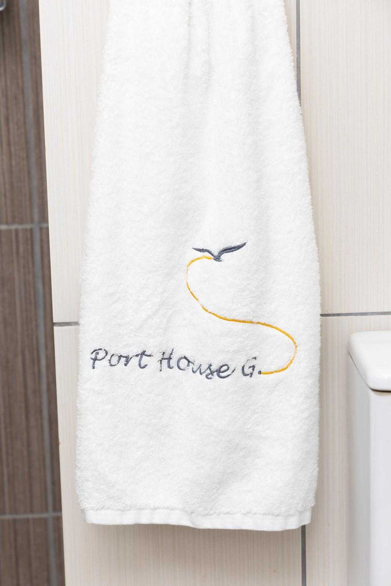 Seafront - Port House G Apartment